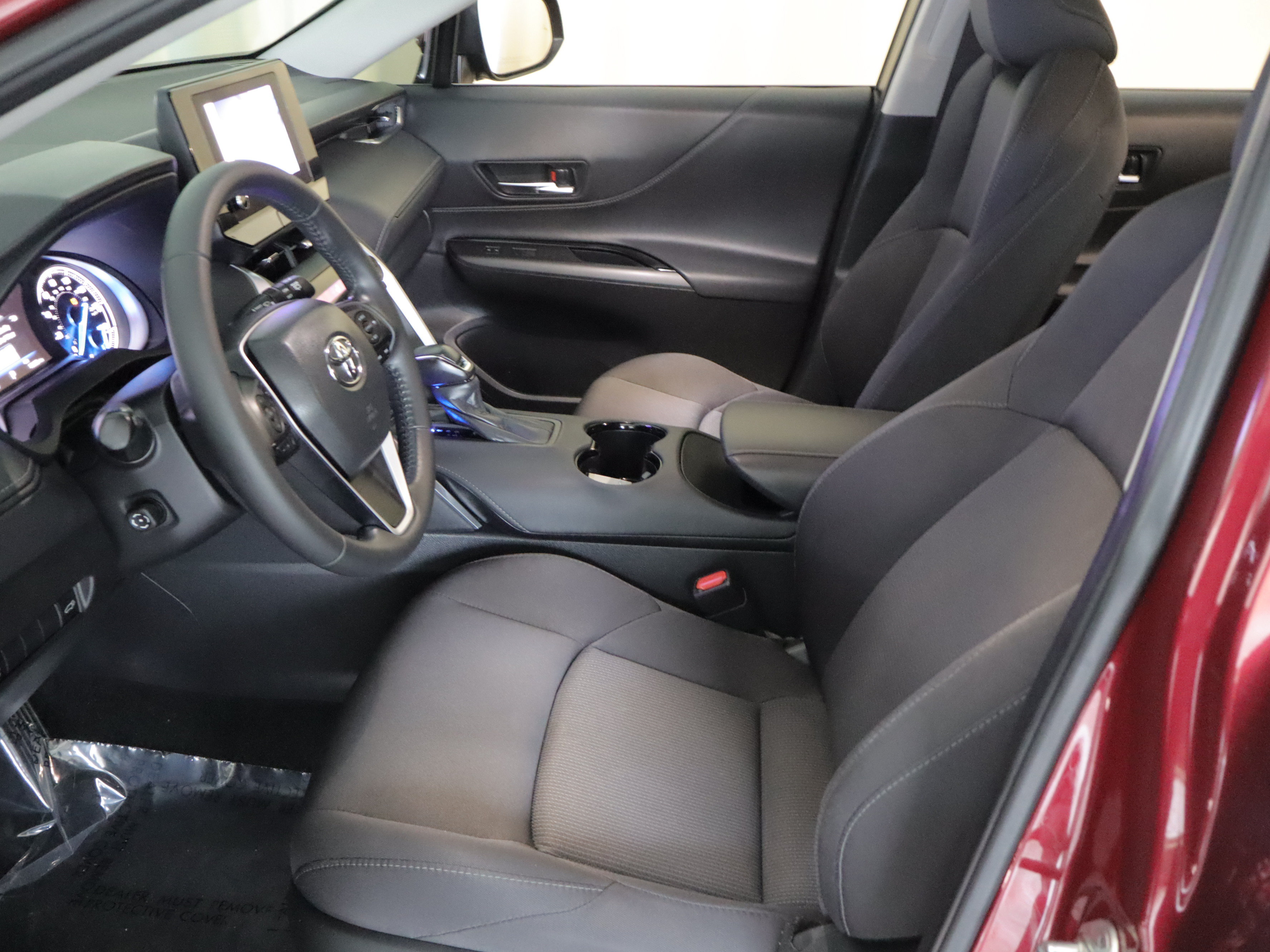 Used 2023 Toyota Venza LE AWD/4WD image 7