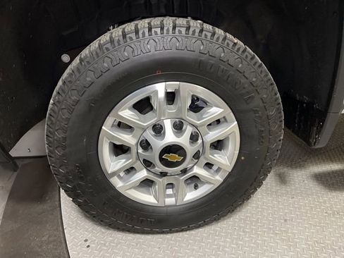 Used 2025 Chevrolet Silverado 2500 LT w/ Convenience Package image 28