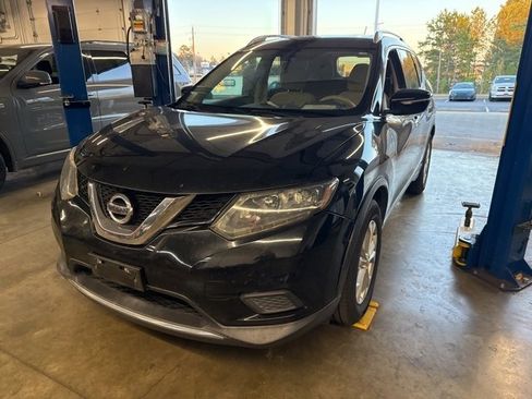 Used 2015 Nissan Rogue SV image 3