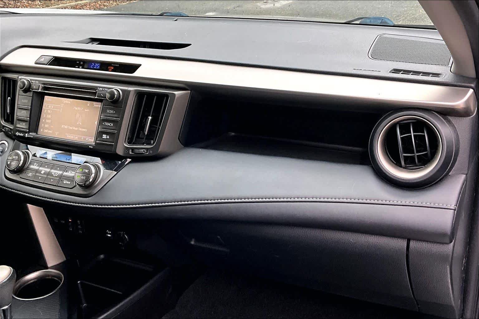 Used 2015 Toyota RAV4 Limited AWD/4WD image 19