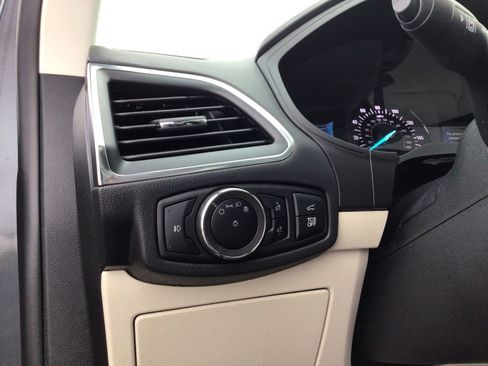 Used 2024 Ford Edge Titanium image 17