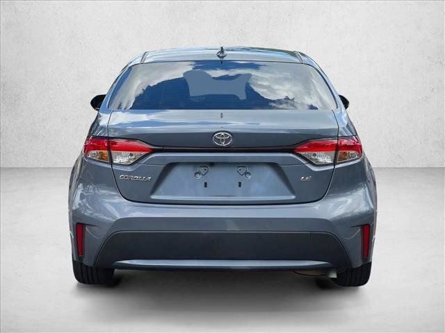 Used 2022 Toyota Corolla LE FWD image 2
