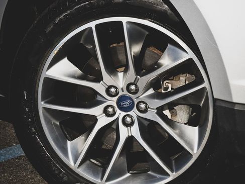 Used 2015 Ford Edge Titanium image 19