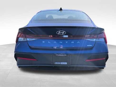 Used 2025 Hyundai Elantra SEL FWD image 6