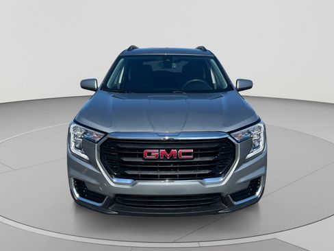Used 2023 GMC Terrain SLE w/ Driver Convenience Package FWD image 8
