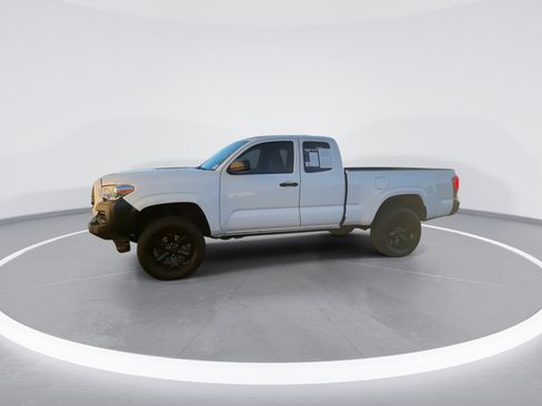 Used 2022 Toyota Tacoma SR image 5