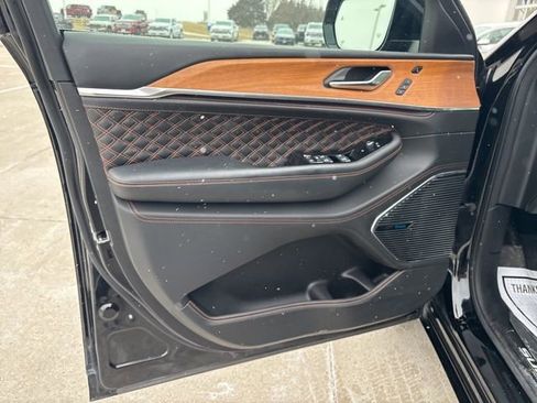 Used 2024 Jeep Grand Cherokee Summit image 16