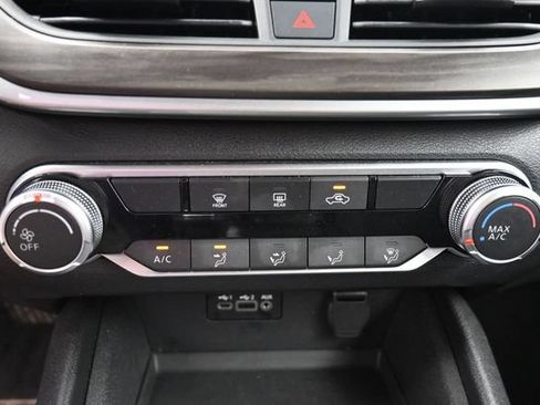 Used 2025 Nissan Altima 2.5 SV FWD image 25