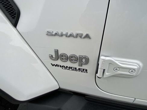 Used 2020 Jeep Wrangler Unlimited Sahara image 9