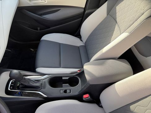 Used 2025 Toyota Corolla LE image 14