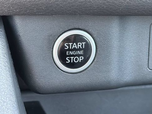 Used 2023 Nissan Rogue SV FWD image 18