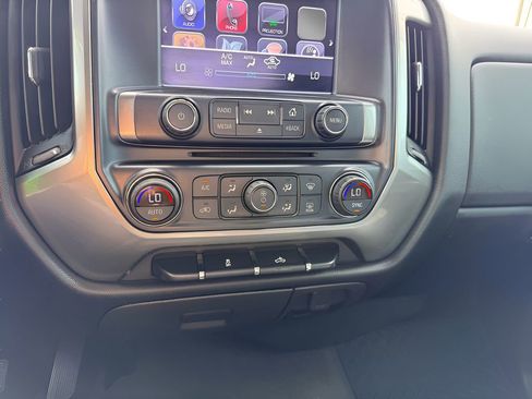 Used 2018 Chevrolet Silverado 1500 LT w/ LT Eassist Package RWD image 18