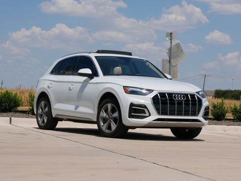 Used 2023 Audi Q5 2.0T Premium Plus w/ Premium Plus Package AWD/4WD image 2