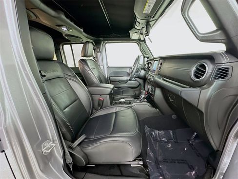 Used 2018 Jeep Wrangler Unlimited Sahara image 26