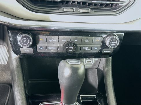 Used 2022 Jeep Compass Limited w/ Sun and Sound Group image 23