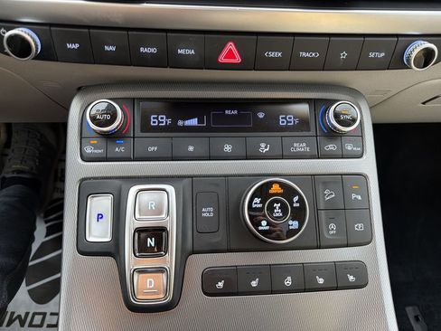 Used 2024 Hyundai Palisade Limited image 17