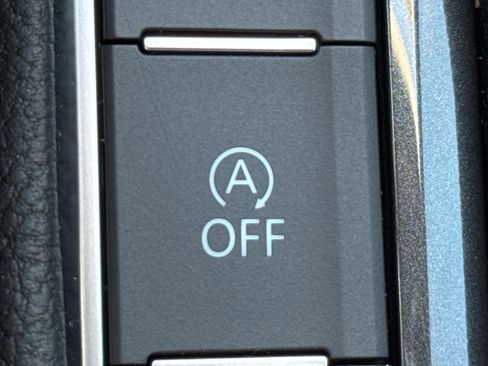 Certified 2024 Volkswagen Tiguan S image 34