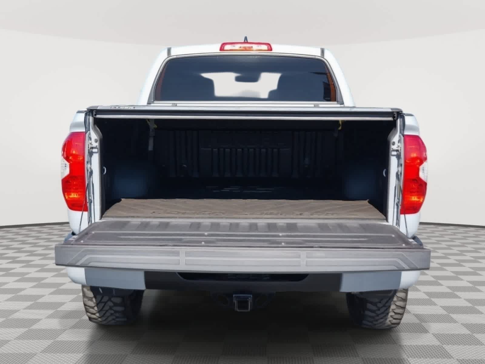 Used 2020 Toyota Tundra Limited w/ Limited Premium Package AWD/4WD image 8