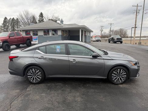 Used 2025 Nissan Altima 2.5 SV image 4