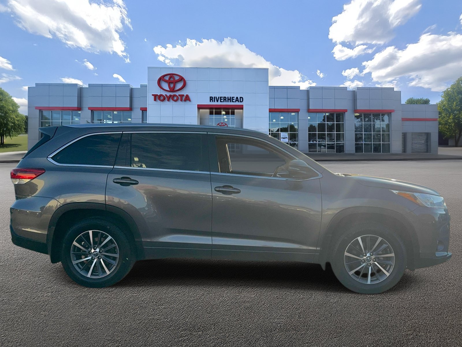 Used 2018 Toyota Highlander XLE AWD/4WD image 4