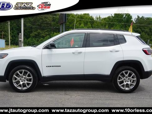 Used 2022 Jeep Compass Latitude AWD/4WD image 6
