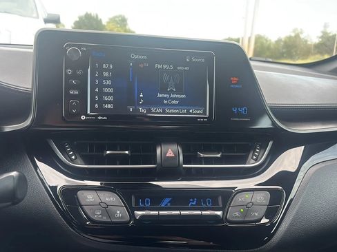 Used 2018 Toyota C-HR XLE FWD image 9