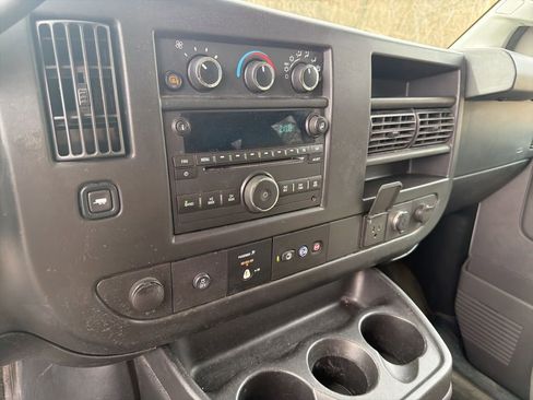 Used 2017 Chevrolet Express 3500 LT w/ LT Preferred Equipment Group image 7