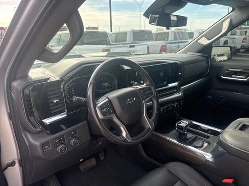 Used 2022 Chevrolet Silverado 1500 LT Trail Boss w/ Convenience Package II image 9