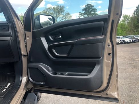 Used 2020 Nissan Titan PRO-4X w/ Pro-4x Convenience Package image 13
