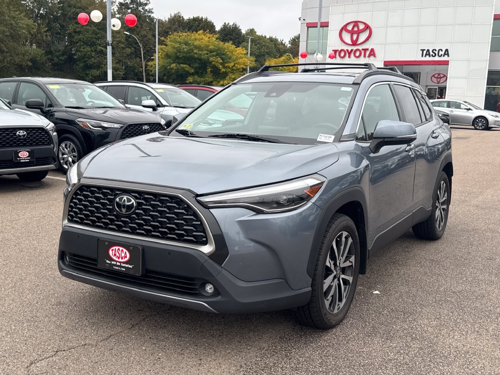 Used 2022 Toyota Corolla Cross XLE w/ Convenience Package AWD/4WD image 3