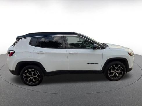 Used 2025 Jeep Compass Limited image 16