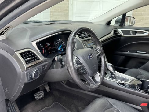 Used 2014 Ford Fusion SE w/ Equipment Group 202A image 16