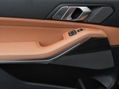 Certified 2026 BMW X7 xDrive40i w/ M Sport Package image 32