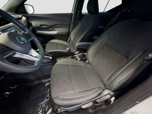 Used 2019 Nissan Kicks SV FWD image 11