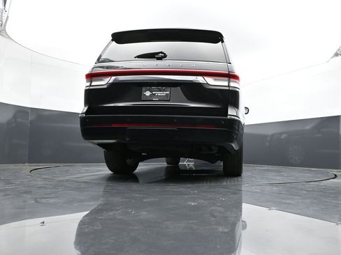 Used 2024 Lincoln Navigator Reserve AWD/4WD image 32