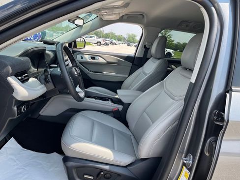 Used 2025 Ford Explorer Active w/ Active Comfort Package image 28