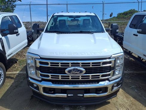 New 2025 Ford F550 4x4 Regular Cab Super Duty image 2
