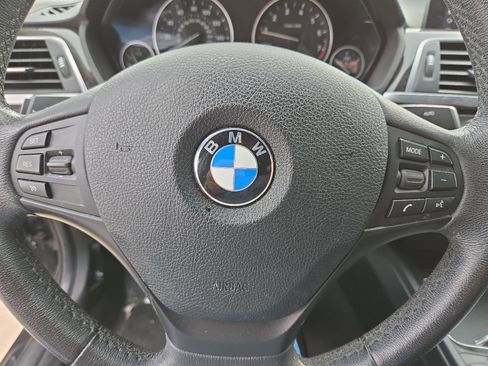 Used 2018 BMW 320i xDrive Sedan image 12