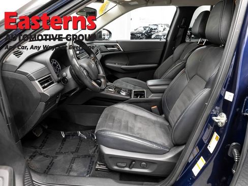 Used 2022 Mitsubishi Outlander SE AWD/4WD image 14
