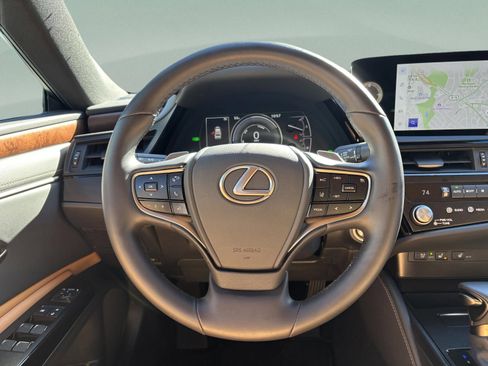 Used 2025 Lexus ES 300h w/ Premium Package image 9