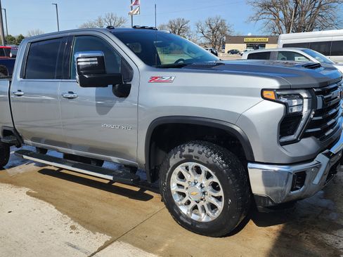 Used 2025 Chevrolet Silverado 2500 LTZ w/ LTZ Premium Package image 3