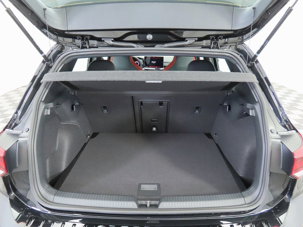 New 2026 Volkswagen GTI SE FWD image 28