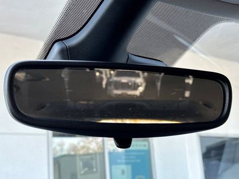 Used 2024 Chrysler Pacifica Touring-L image 26