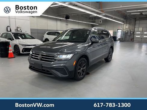 Used 2022 Volkswagen Tiguan SE w/ Panoramic Sunroof Package image 1