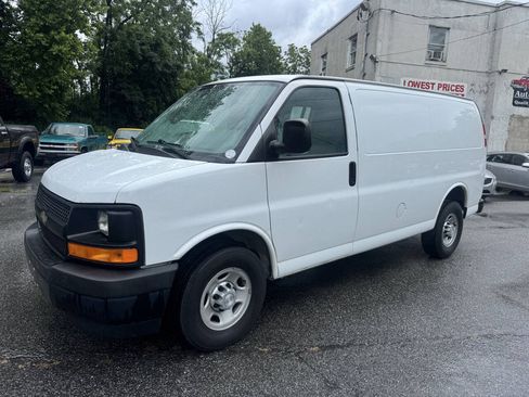 Used 2017 Chevrolet Express 2500 RWD image 3