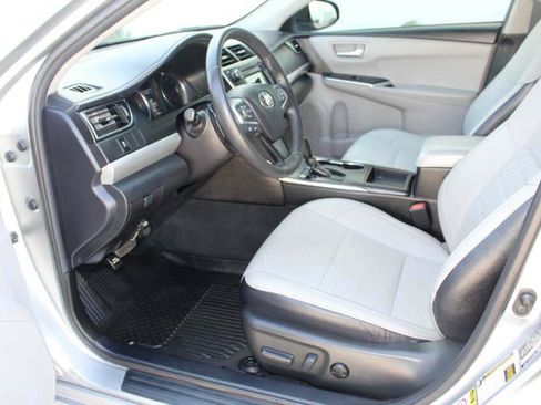 Used 2017 Toyota Camry SE FWD image 11