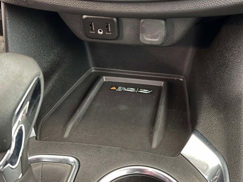 Certified 2023 Chevrolet Traverse LT FWD image 27