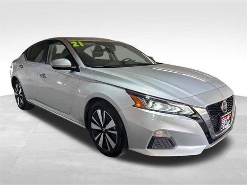 Used 2021 Nissan Altima 2.5 SV image 3