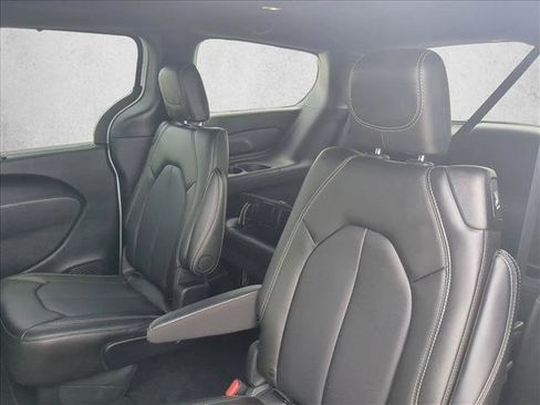 New 2026 Chrysler Pacifica Select FWD image 15
