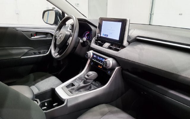 Used 2025 Toyota RAV4 XLE AWD/4WD image 23